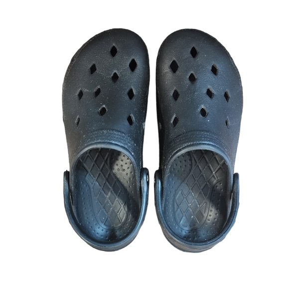 Airwalk Shoes Airwalk Black Shoes Like Crocs Poshmark